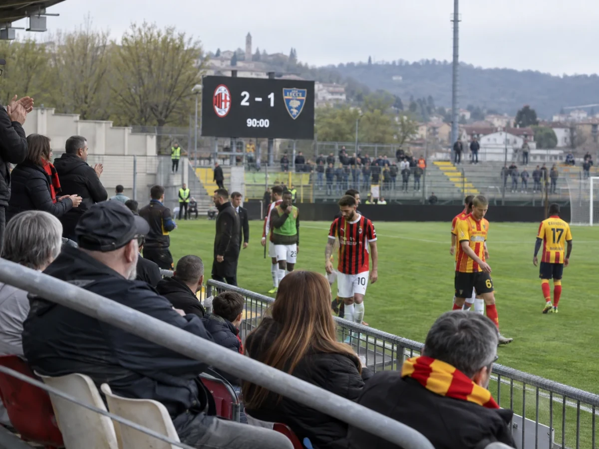 Milan murskasi Leccen San Sirolla