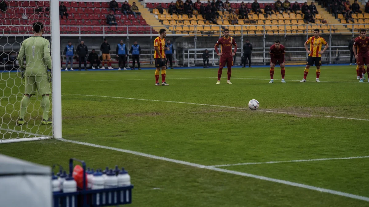 Roma murskasi Leccen ja nousi Serie A:n kärkeen
