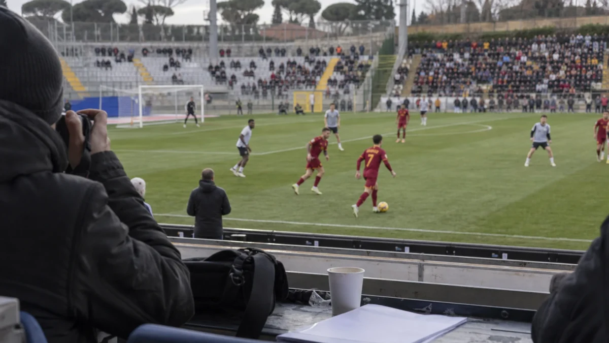 Roma julkisti tumman kolmospaidan kaudeksi 2026/27