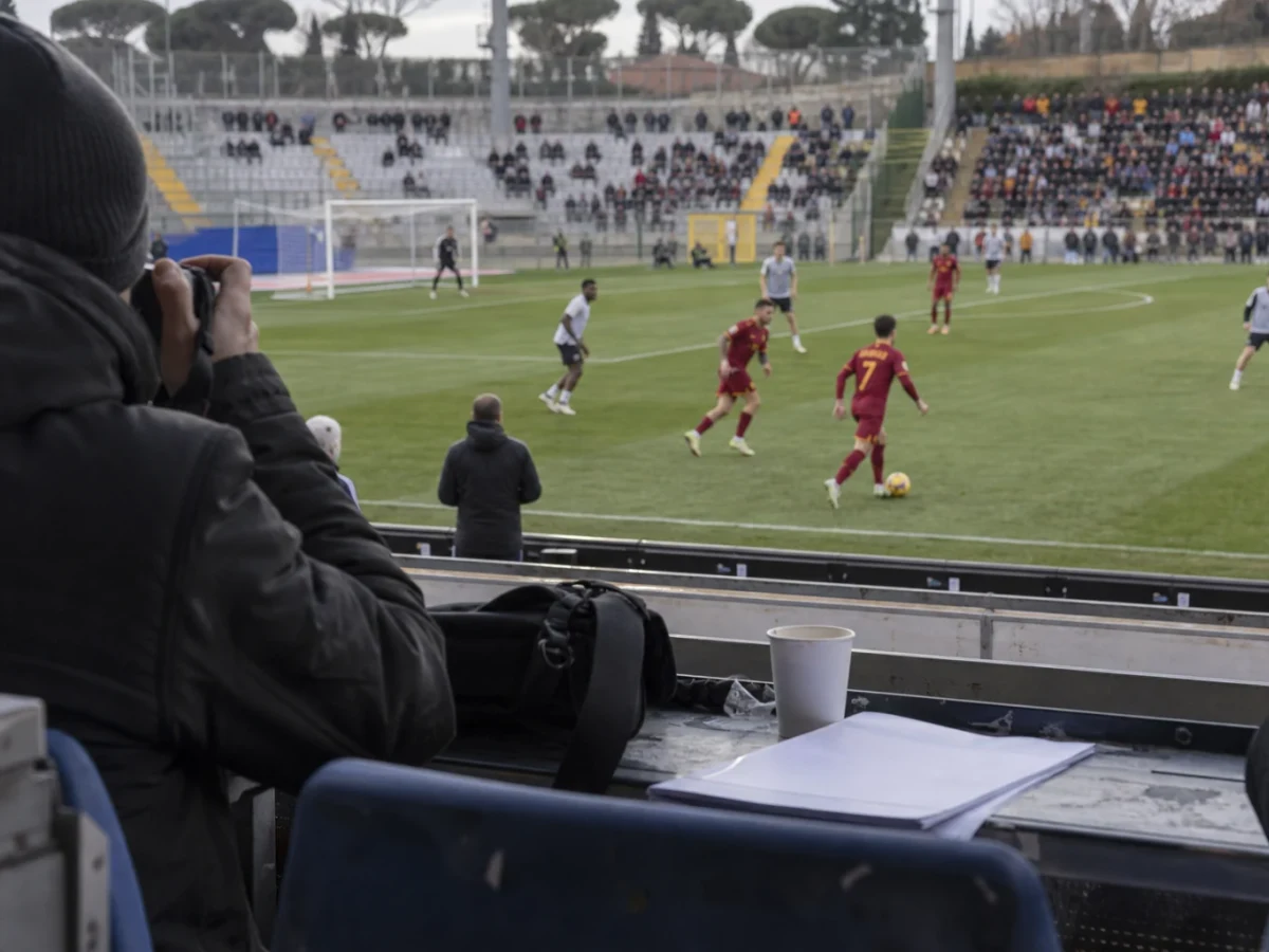 Roma julkisti tumman kolmospaidan kaudeksi 2026/27
